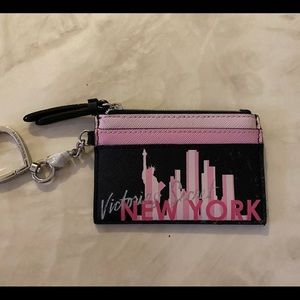 🎁 Brand new Victoria’s Secret credit card holder w/ key chain